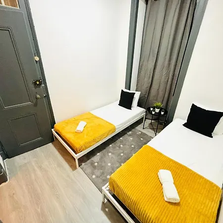 Hostel Bairro Alto, Location Of