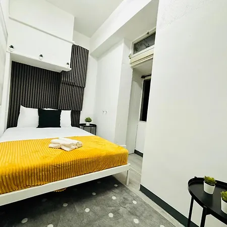 Hostel Bairro Alto, Location Of Lisbon